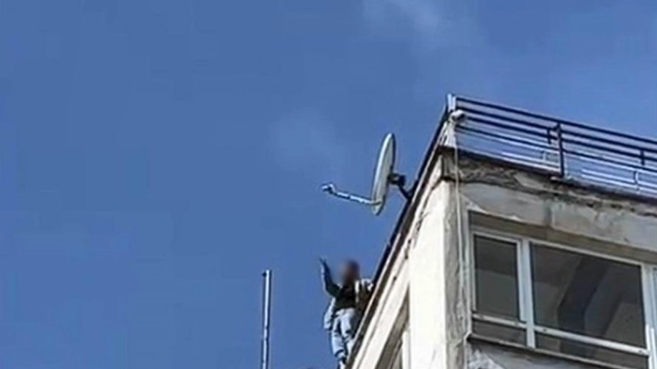 7 katlı iş hanının çatısından atlarken son anda kurtarıldı