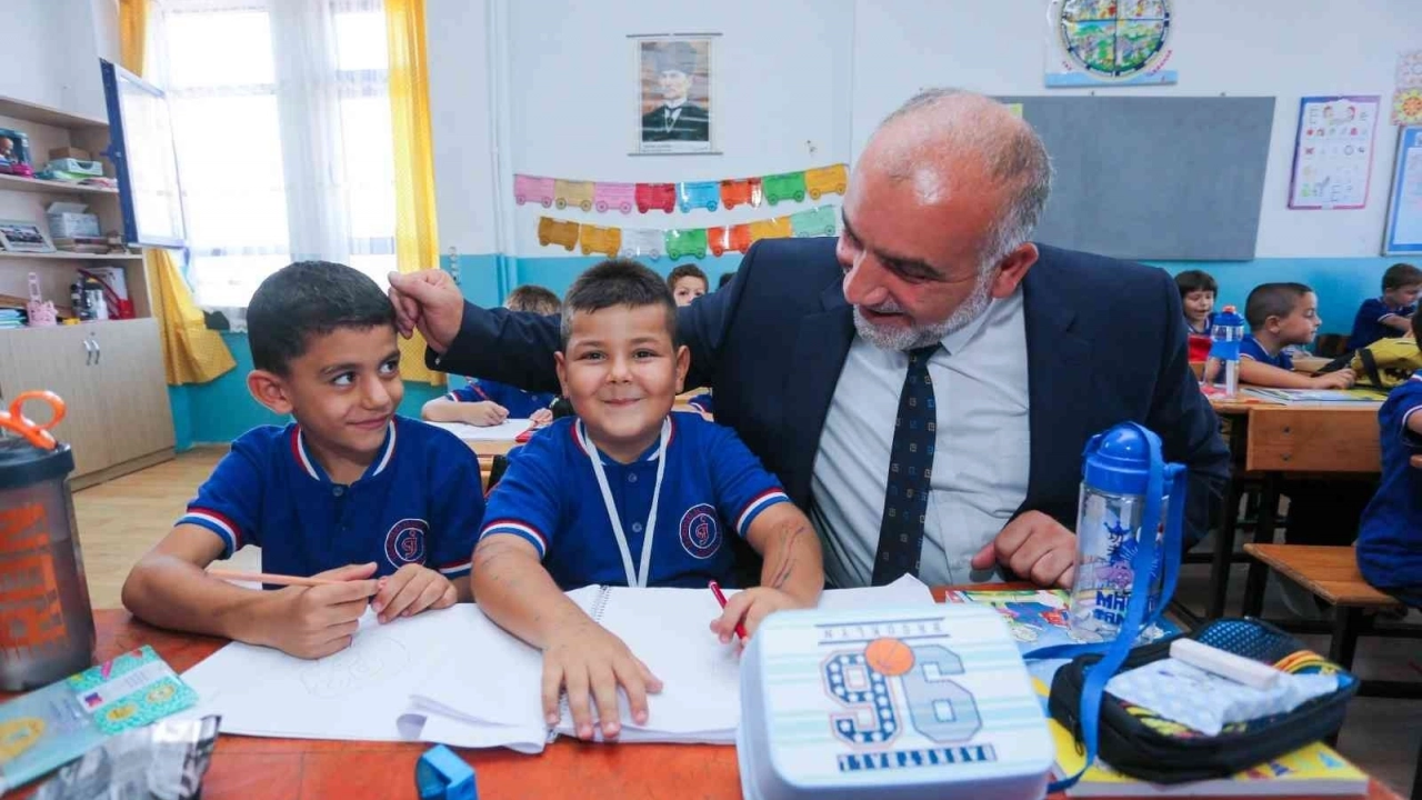 Başkan Sandıkçı: “Gençlerimiz ve çocuklarımızın nitelikli eğitim alması önceliğimizdir”