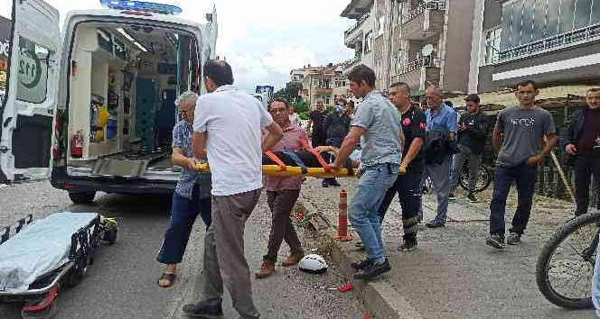 Yaya geçidinden geçen motosiklete hafif ticari araç çarptı: 1 yaralı