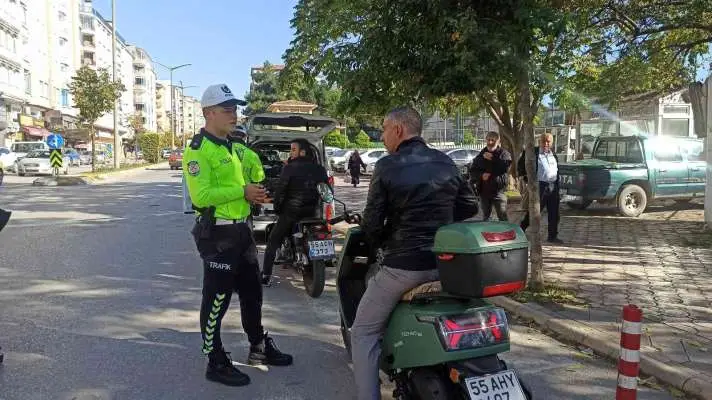 Bafra’da motosiklet sürücülerine sıkı denetim