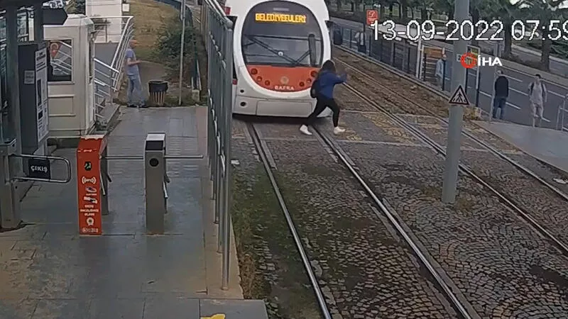 Vatmanın yaptığı ani fren genç kızın hayatını kurtardı