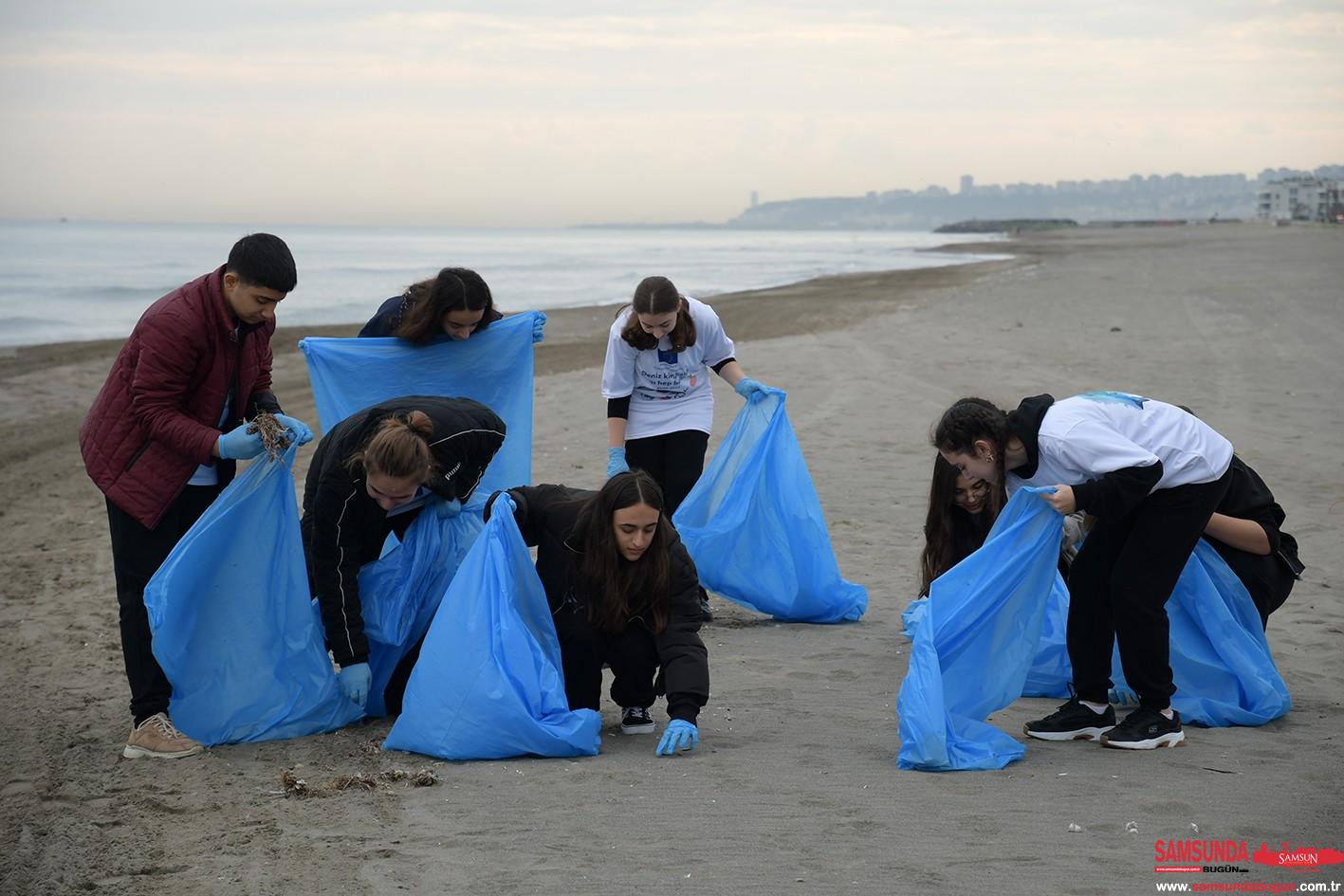 Samsun’lu öğrenciler sahilde çevre temizliği yaptı