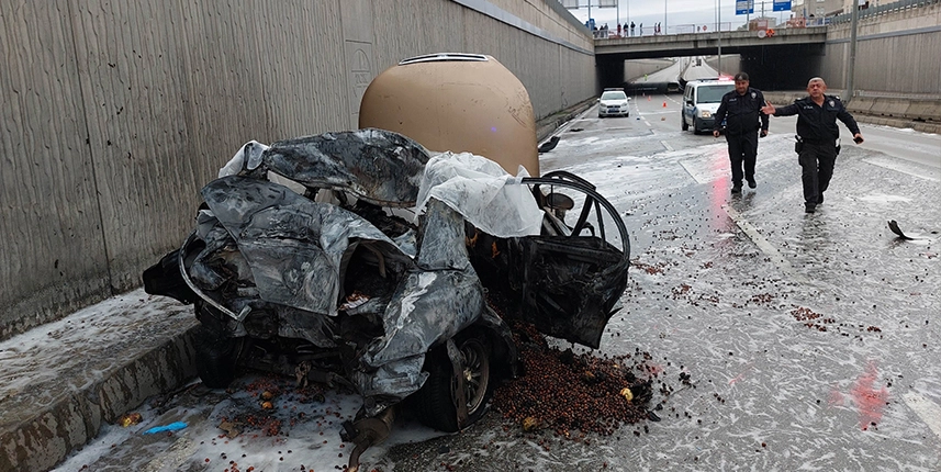 Samsun’da arıza yapan otomobile tır çarptı: 2 Ölü