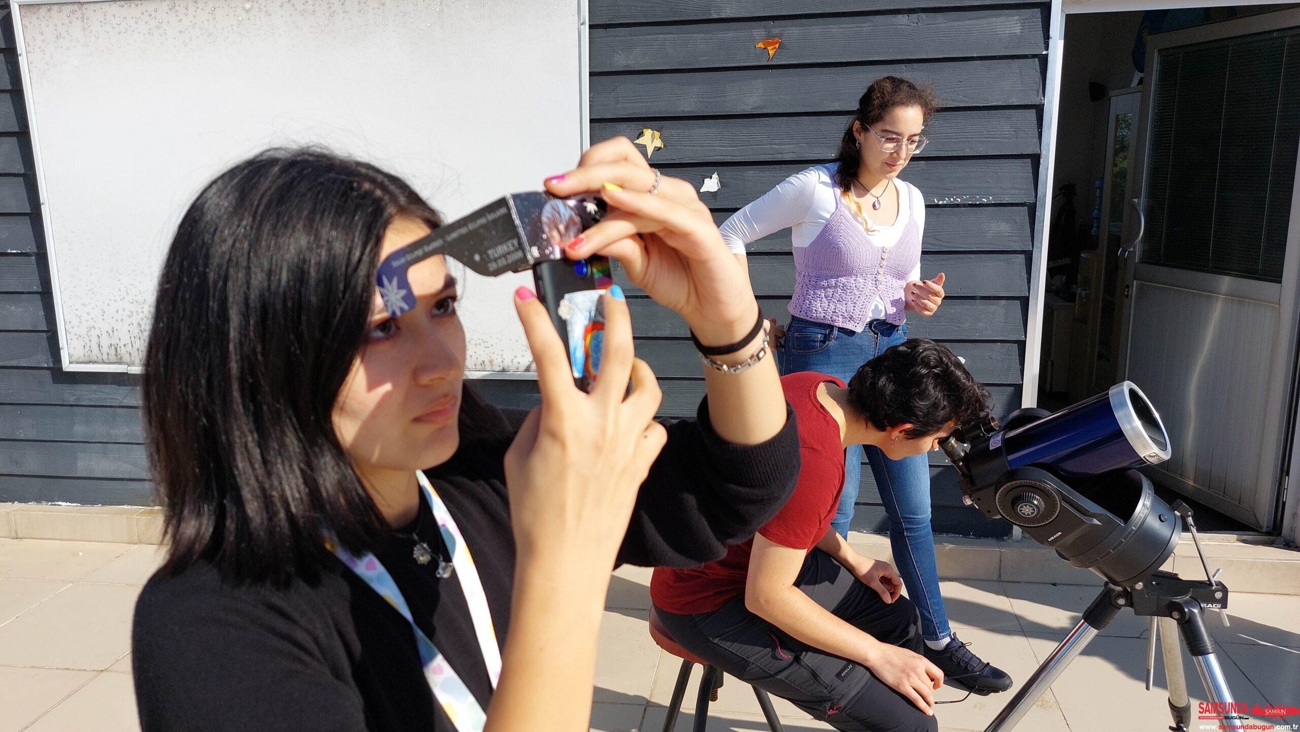 Samsun’lu üniversite öğrencilerinden güneş tutulmasına büyük ilgi