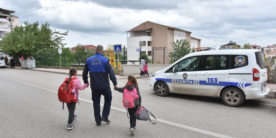 Tekkeköy’de zabıta okul önlerinde, çocuklar güvende