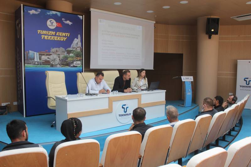 Tekkeköy’de atık toplayıcılara bilgilendirme