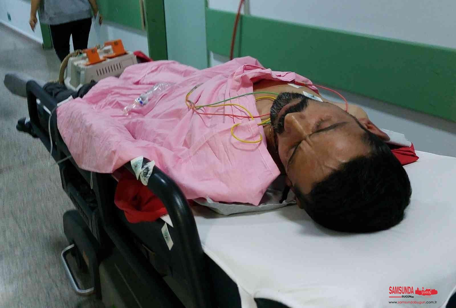 Yemek yerken kardeşinin bıçaklı saldırısına uğradı