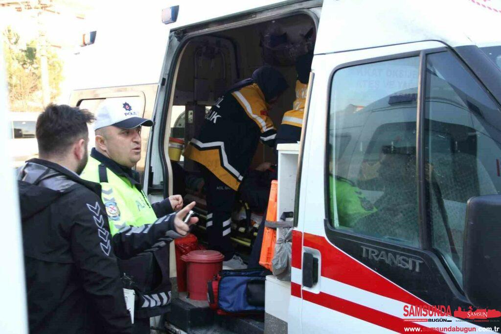 Çarşamba'da Trafik Kazası: 3 Kişi Yaralandı