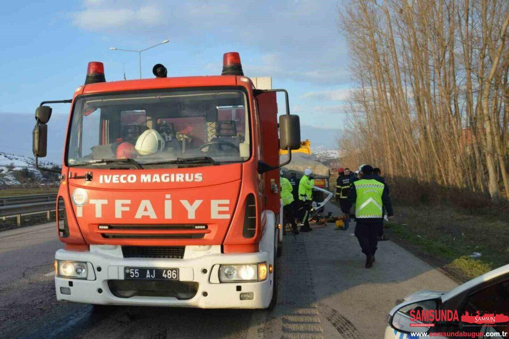 Samsun’da Hafif Ticari Araç Tıra Çarptı: 1 Ölü, 2 Yaralı